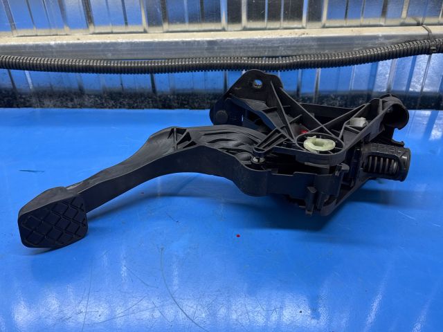 bontott VW PASSAT B8 Kuplung Pedál