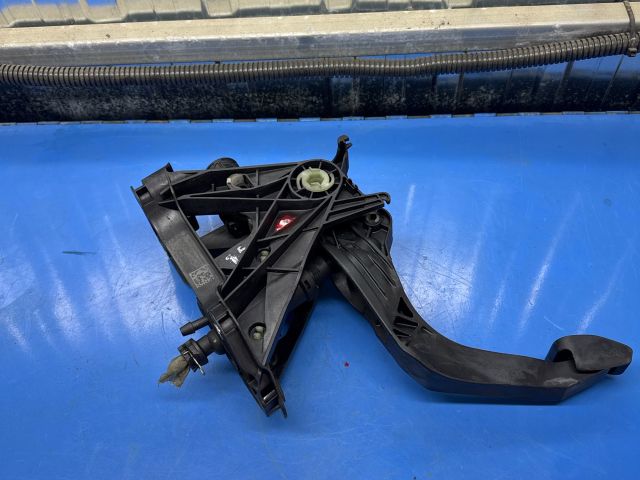 bontott VW PASSAT B8 Kuplung Pedál