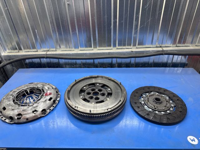 bontott VW PASSAT B8 Kuplung Szett Lendkerékkel