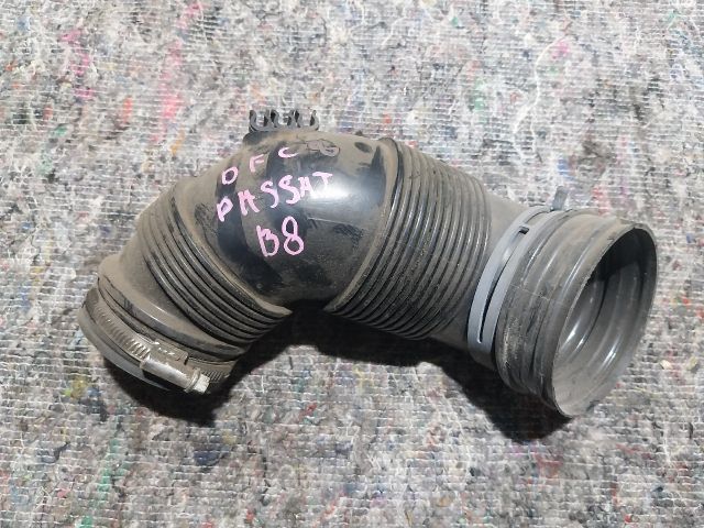 bontott VW PASSAT B8 Légbeömlő Cső