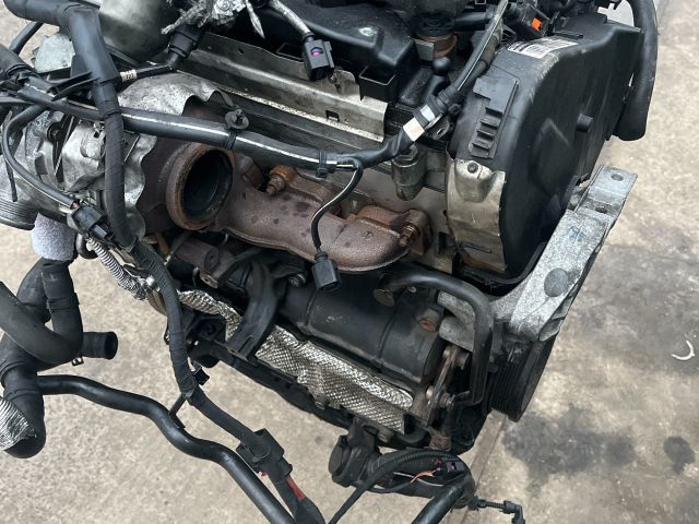 bontott VW PASSAT B8 Motor (Fűzött blokk hengerfejjel)
