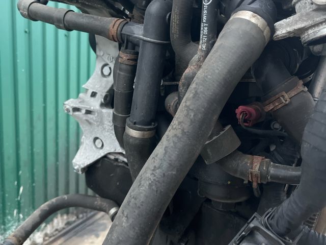 bontott VW PASSAT B8 Motor (Fűzött blokk hengerfejjel)