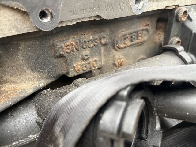 bontott VW PASSAT B8 Motor (Fűzött blokk hengerfejjel)