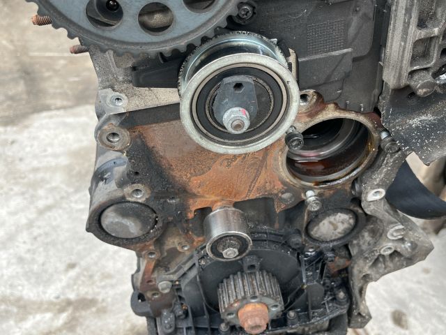 bontott VW PASSAT B8 Motor (Fűzött blokk hengerfejjel)