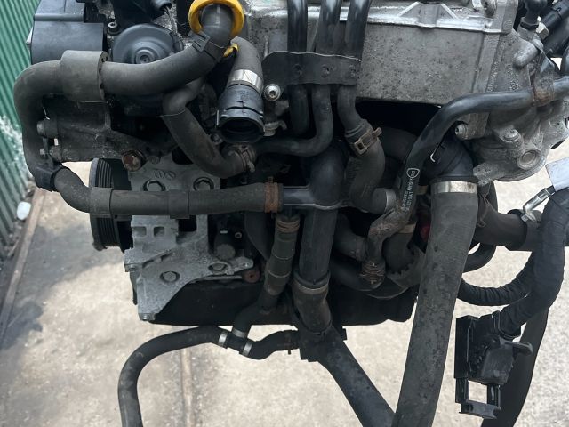 bontott VW PASSAT B8 Motor (Fűzött blokk hengerfejjel)