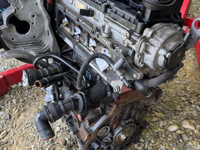 bontott VW PASSAT B8 Motor (Fűzött blokk hengerfejjel)