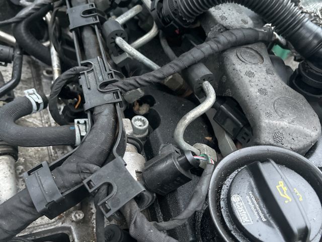 bontott VW PASSAT B8 Motor (Fűzött blokk hengerfejjel)