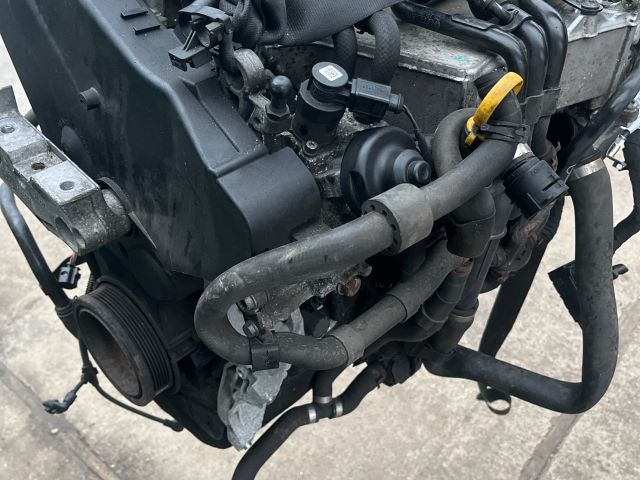 bontott VW PASSAT B8 Motor (Fűzött blokk hengerfejjel)