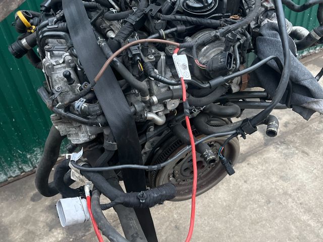 bontott VW PASSAT B8 Motor (Fűzött blokk hengerfejjel)