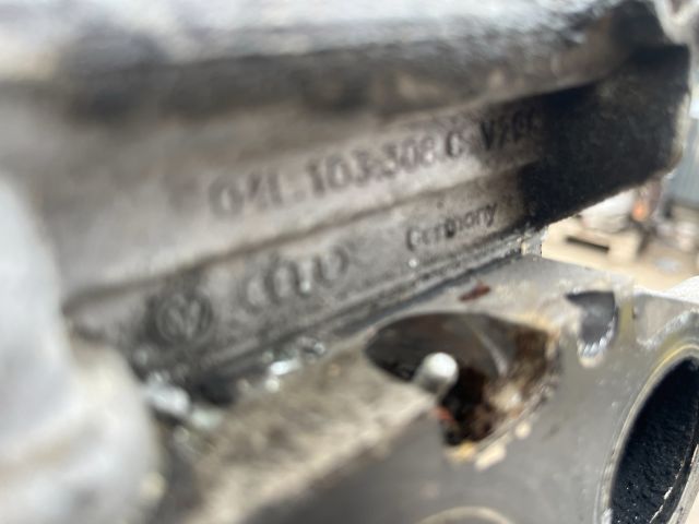 bontott VW PASSAT B8 Motor (Fűzött blokk hengerfejjel)