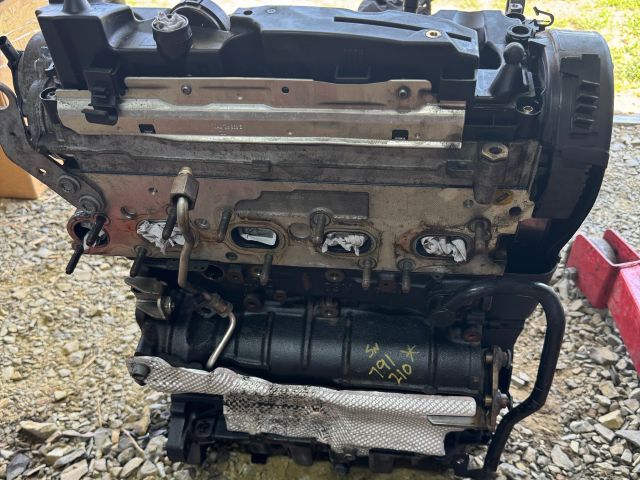 bontott VW PASSAT B8 Motor (Fűzött blokk hengerfejjel)