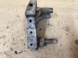 bontott VW PASSAT B8 Motor Tartó Bak (Fém)