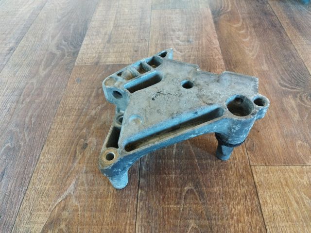 bontott VW PASSAT B8 Motor Tartó Bak (Fém)