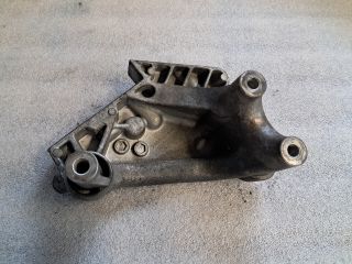 bontott VW PASSAT B8 Motor Tartó Bak (Fém)