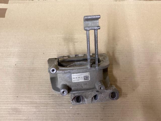 bontott VW PASSAT B8 Motor Tartó Bak (Fém)