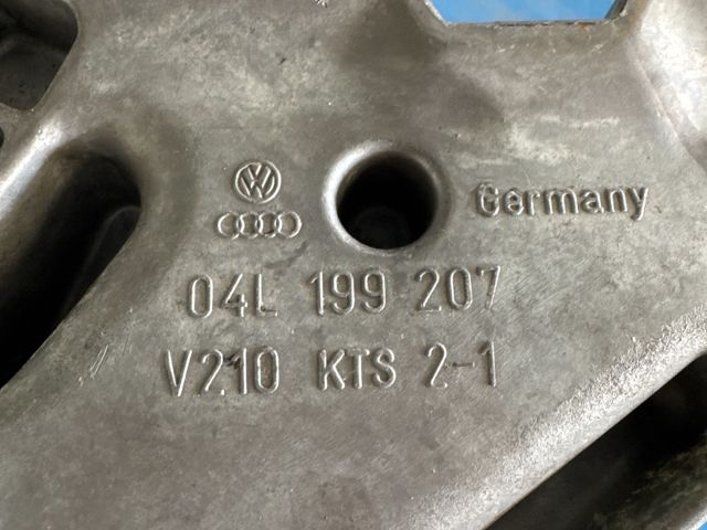 bontott VW PASSAT B8 Motor Tartó Bak (Fém)