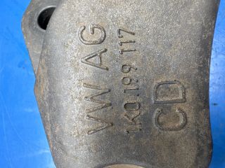 bontott VW PASSAT B8 Motor Tartó Bak (Fém)