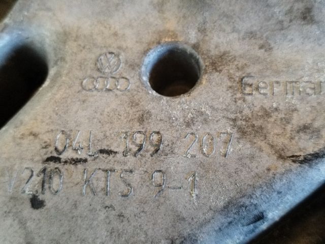 bontott VW PASSAT B8 Motor Tartó Bak (Fém)