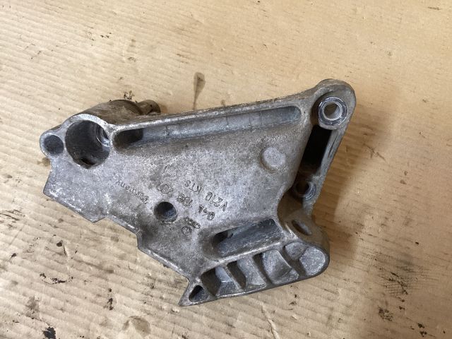bontott VW PASSAT B8 Motor Tartó Bak (Fém)