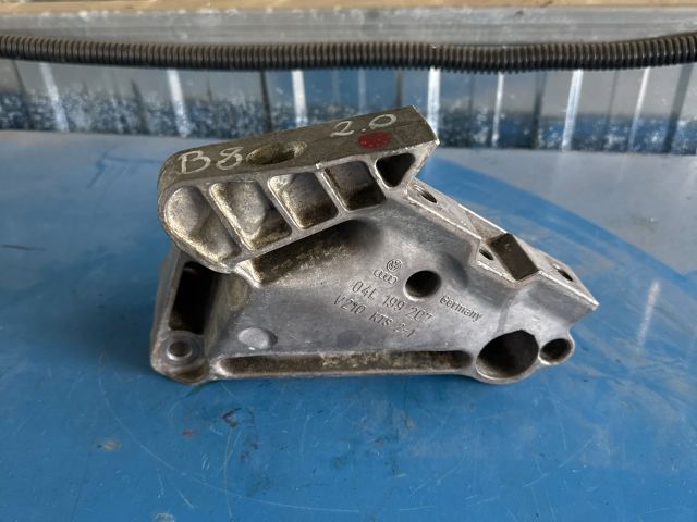 bontott VW PASSAT B8 Motor Tartó Bak (Fém)