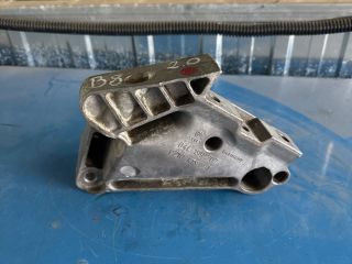 bontott VW PASSAT B8 Motor Tartó Bak (Fém)