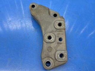 bontott VW PASSAT B8 Motor Tartó Bak (Fém)