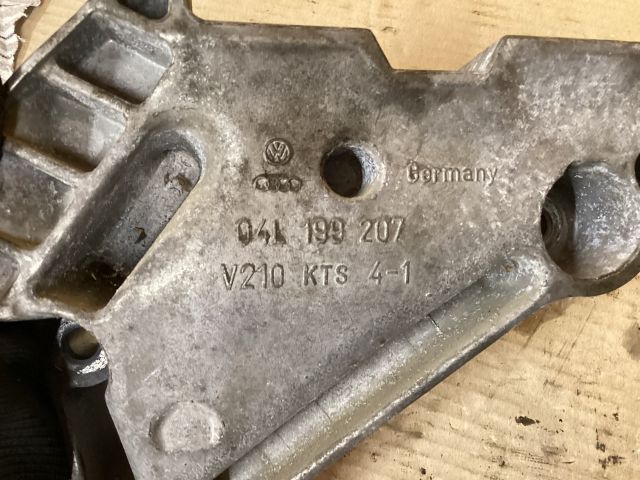 bontott VW PASSAT B8 Motor Tartó Bak (Fém)