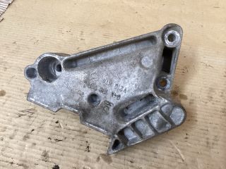 bontott VW PASSAT B8 Motor Tartó Bak (Fém)