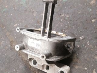 bontott VW PASSAT B8 Motor Tartó Bak Jobb