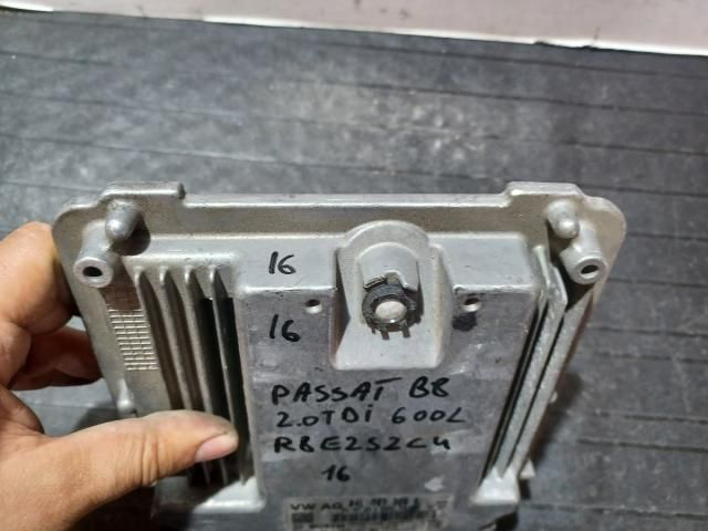 bontott VW PASSAT B8 Motorvezérlő