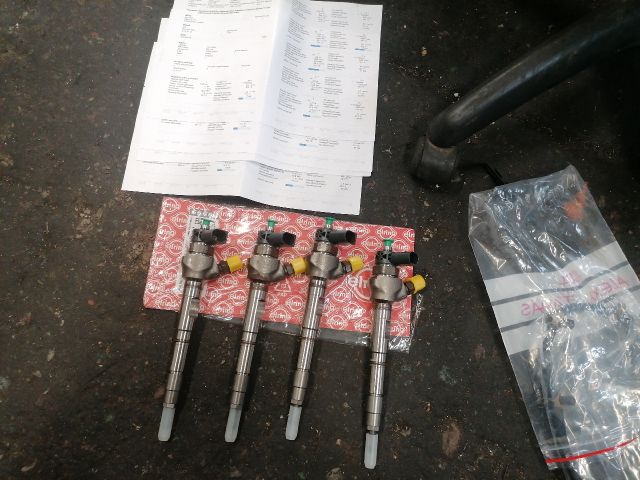 bontott VW PASSAT B8 Porlasztó Sor / Híd