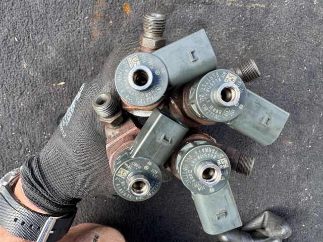 bontott VW PASSAT B8 Porlasztó Sor / Híd