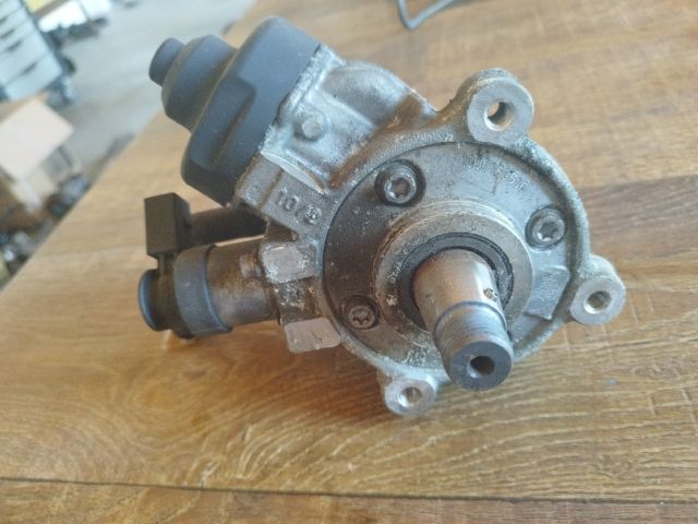 bontott VW PASSAT B8 Porlasztó Sor / Híd