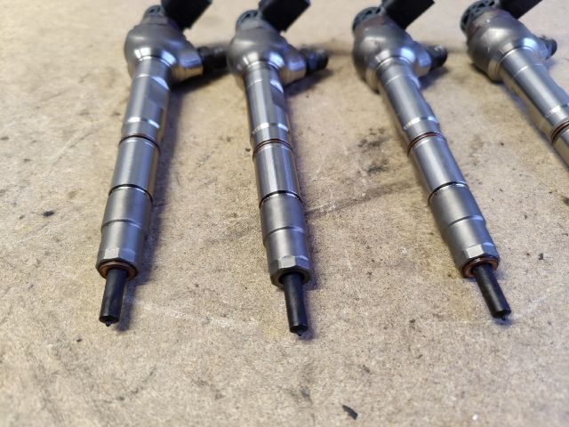 bontott VW PASSAT B8 Porlasztó Sor / Híd