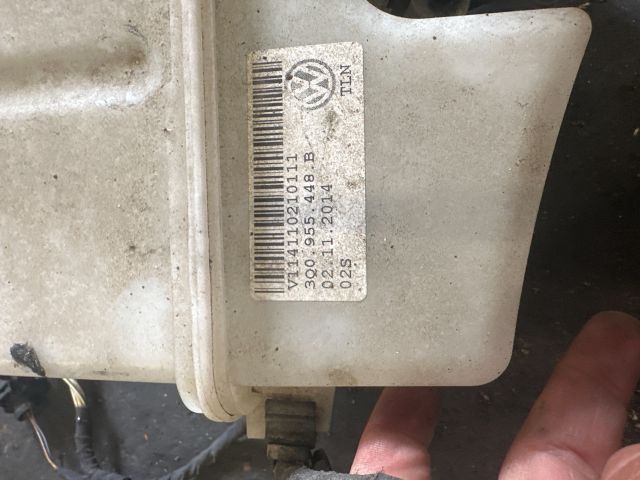 bontott VW PASSAT B8 Ablakmosó Tartály