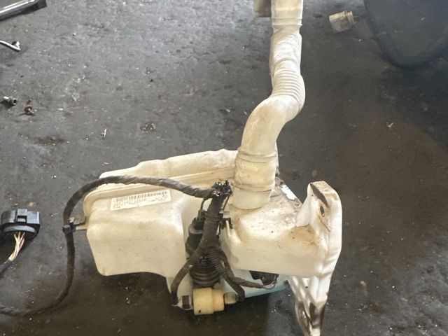 bontott VW PASSAT B8 Ablakmosó Tartály