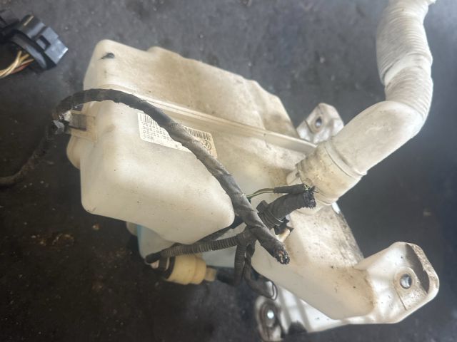 bontott VW PASSAT B8 Ablakmosó Tartály