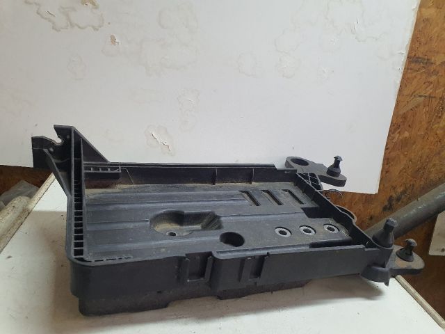 bontott VW PASSAT B8 Akkumulátor Tartó