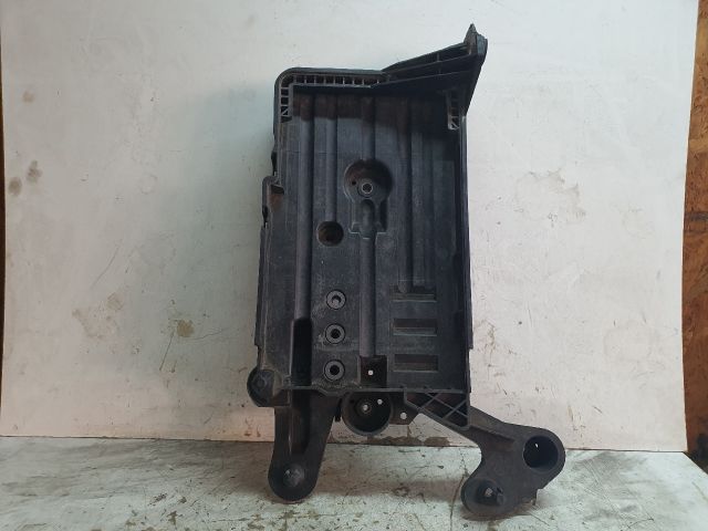 bontott VW PASSAT B8 Akkumulátor Tartó