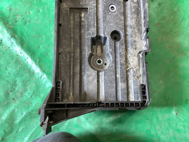 bontott VW PASSAT B8 Akkumulátor Tartó