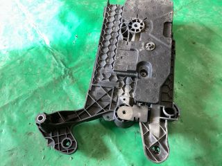 bontott VW PASSAT B8 Akkumulátor Tartó