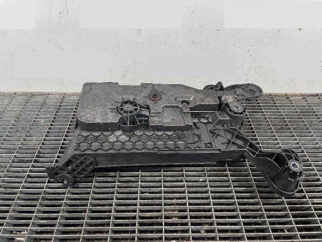 bontott VW PASSAT B8 Akkumulátor Tartó