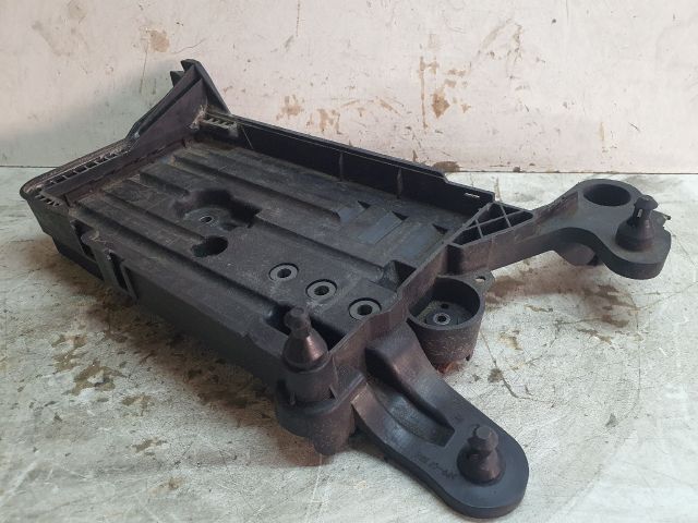 bontott VW PASSAT B8 Akkumulátor Tartó