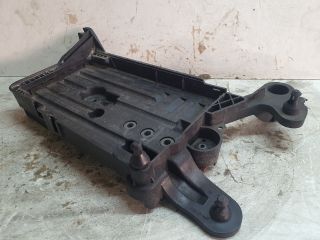 bontott VW PASSAT B8 Akkumulátor Tartó
