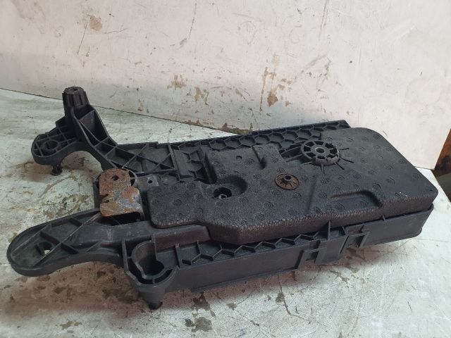 bontott VW PASSAT B8 Akkumulátor Tartó