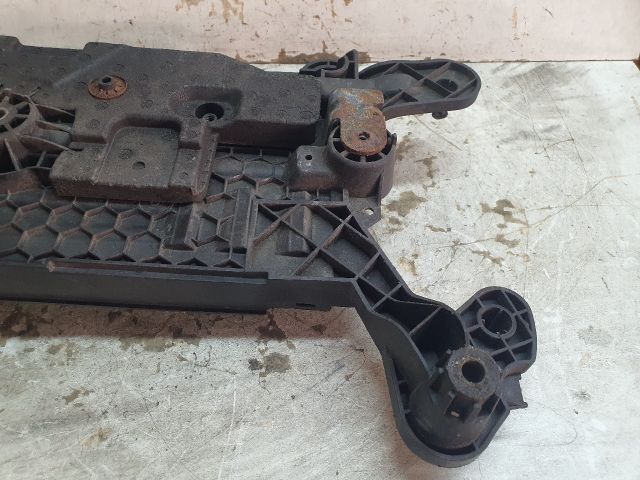 bontott VW PASSAT B8 Akkumulátor Tartó