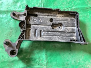 bontott VW PASSAT B8 Akkumulátor Tartó