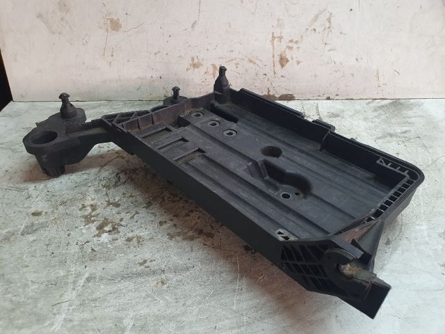 bontott VW PASSAT B8 Akkumulátor Tartó