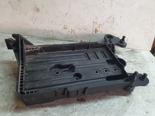 bontott VW PASSAT B8 Akkumulátor Tartó