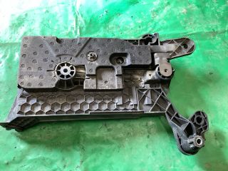 bontott VW PASSAT B8 Akkumulátor Tartó